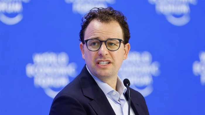 US Ends Export Restrictions on Claude Mythos 5 for Over 100 Companies and Agencies — Fable 5 Stays Dark